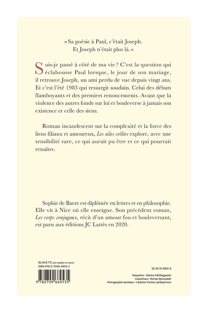Les ailes collées