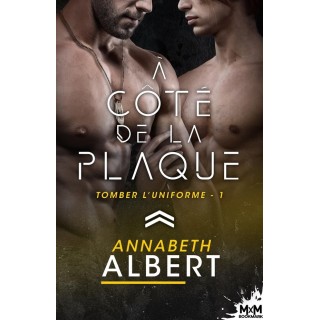 Tomber l'uniforme Tome 1 : à côté de la plaque