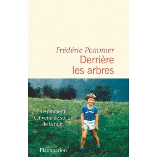 Derrière les arbres