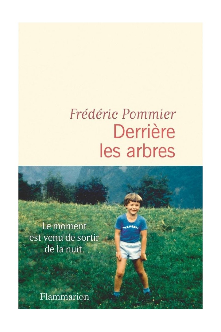 Derrière les arbres