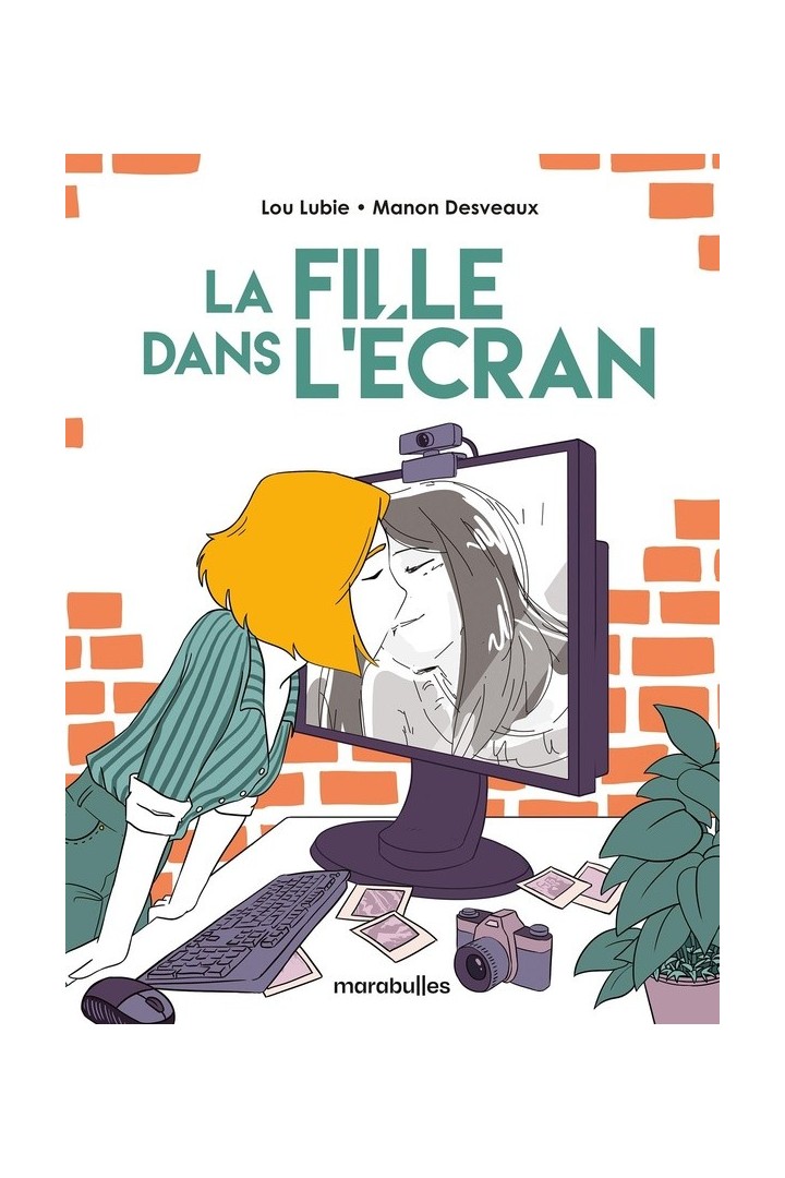 La fille dans l'écran